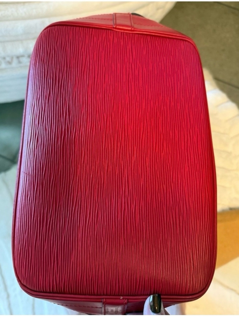 Authentic Louis Vuitton bucket-style shoulder bag Epi leather with red trim. - Picture 8 of 16